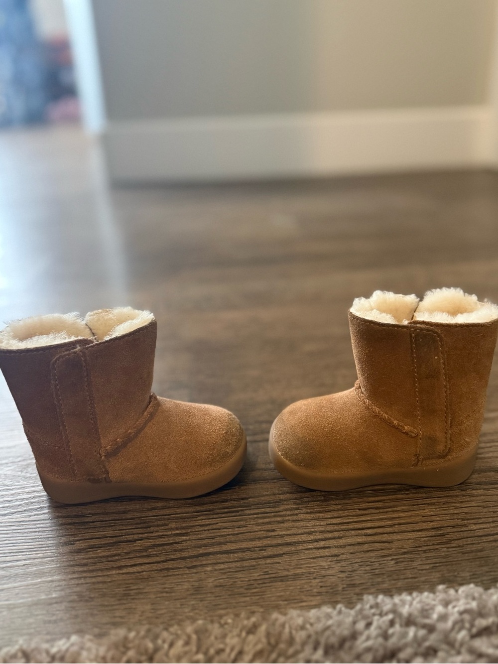 UGG Boots Velcro Baby Size 2/3 - Picture 4 of 8